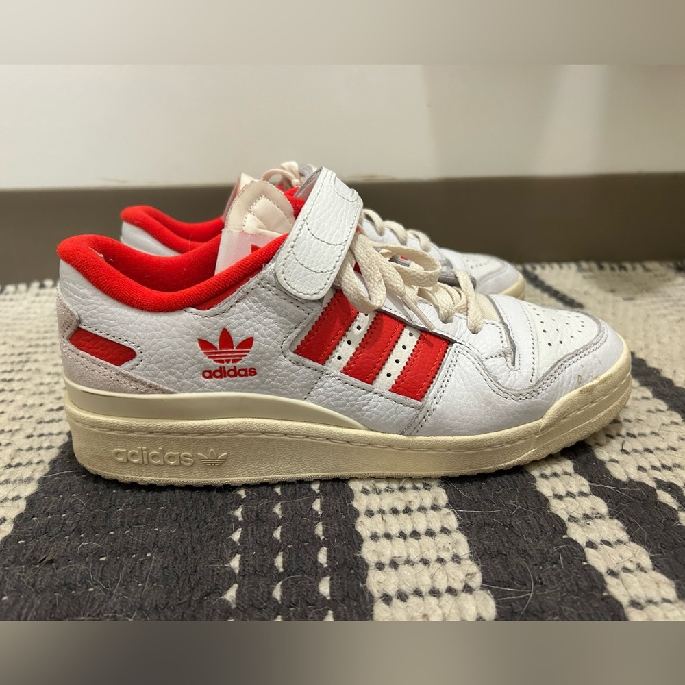 2022 Adidas Forum 84 Low 'White Vivid Red' Sneakers. Men’s: 7.5/Women’s 9.5